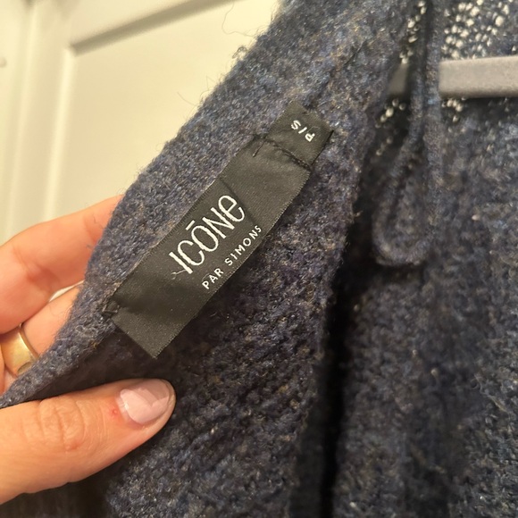 Simons Icone Tie V-Back Sweater in Marine Blue - Picture 4 of 4